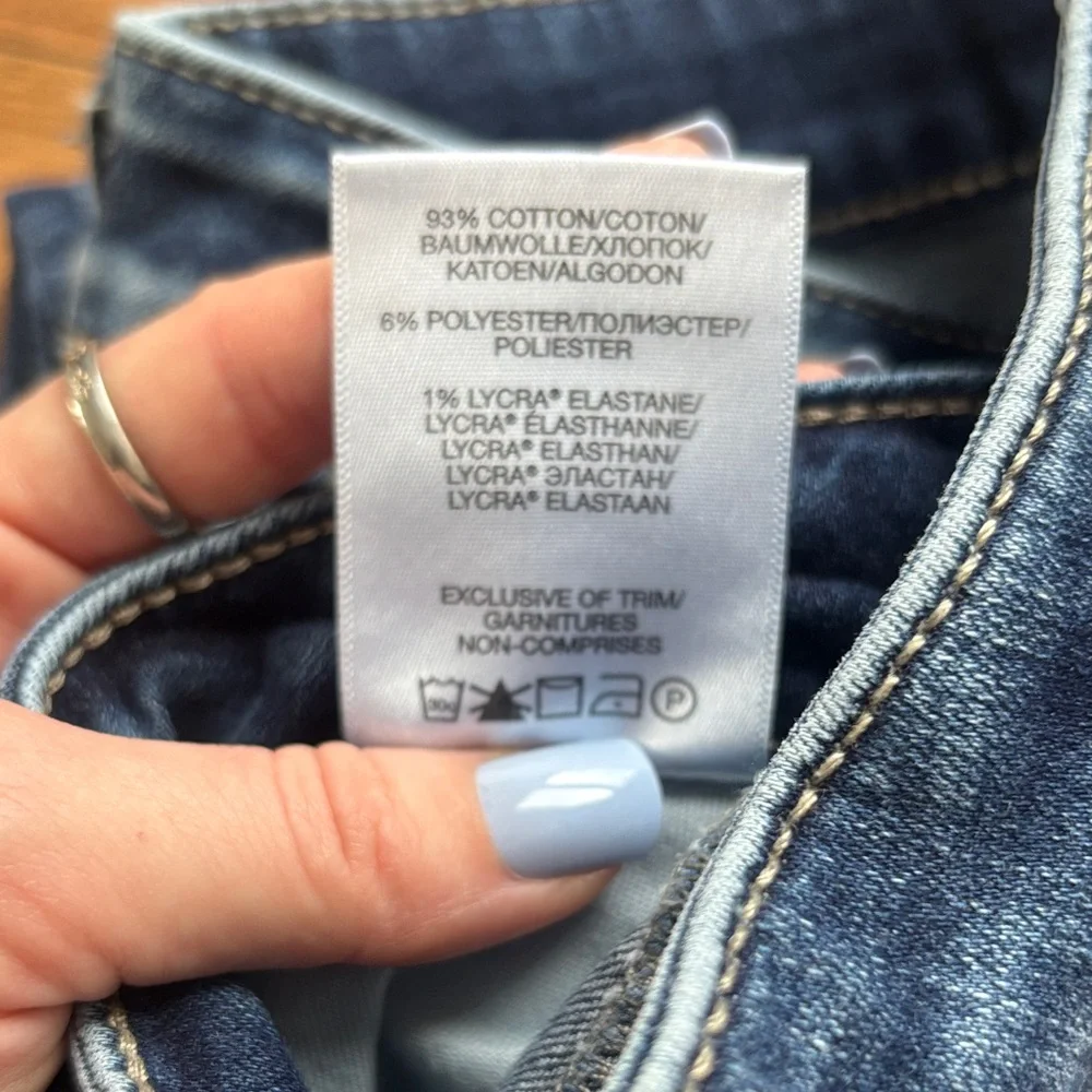 Classic Blue Denim Women's Jeans - Picture 6 of 6